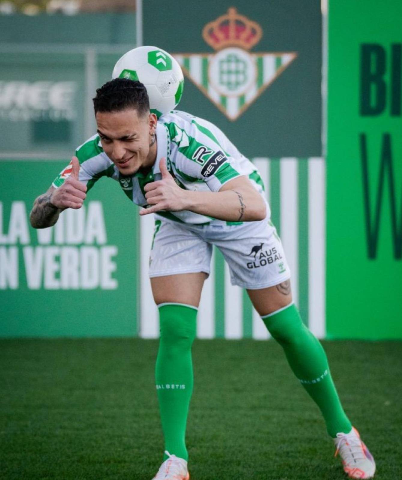 kaiyun中国官方网站-包含西甲豪门迎来新教练，战术风格或将调整的词条