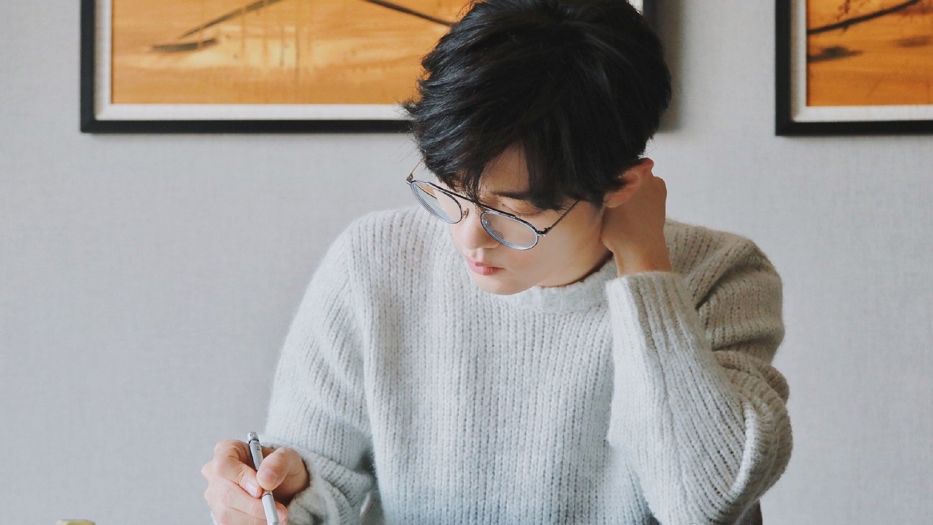 _场外精彩:明星访谈、公益活动多姿多彩_,明星访谈节目