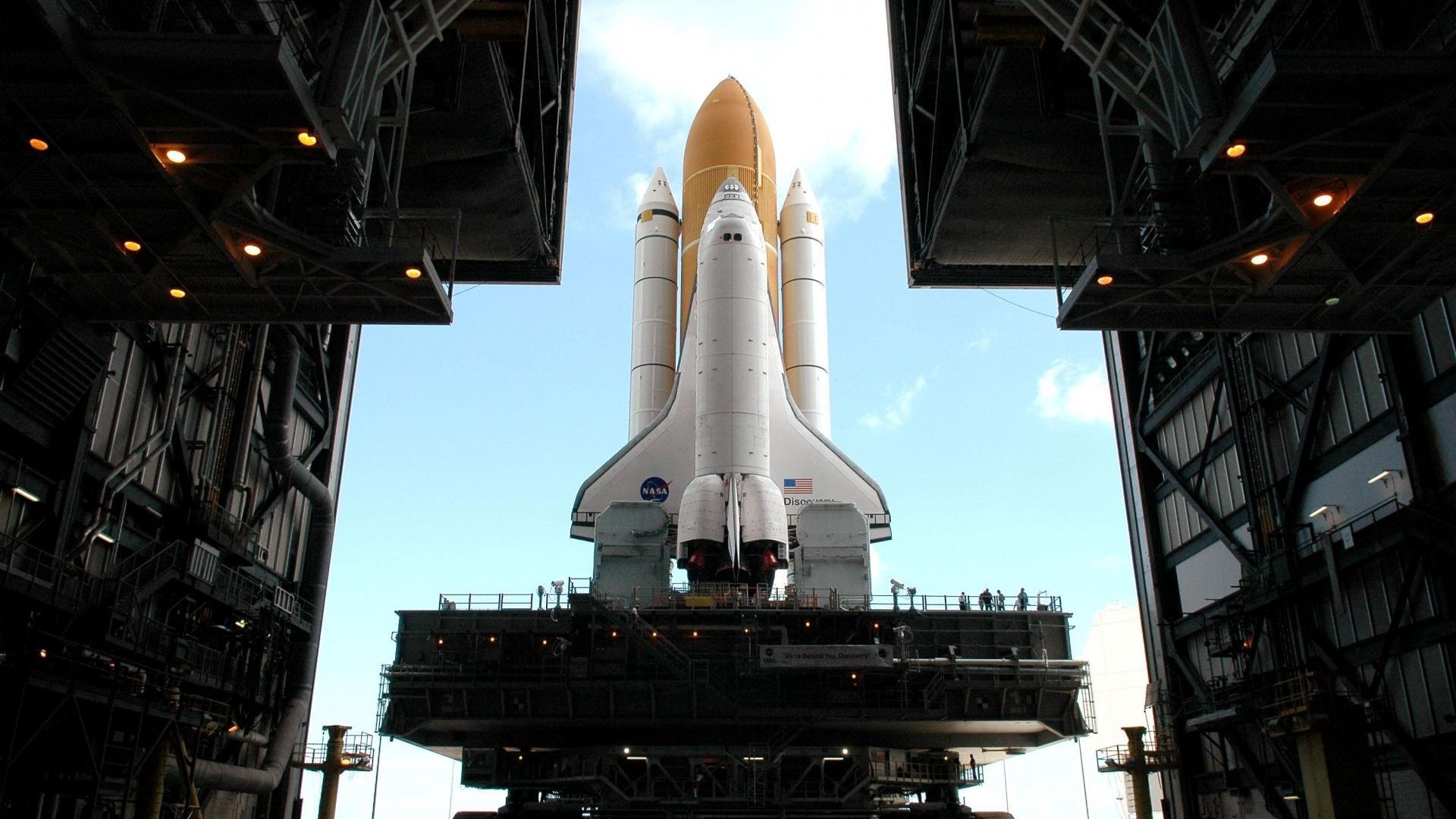 开云在线直播-湖人球迷在洛杉矶举行万人游行庆祝晋级总决赛，湖人主场在洛杉矶哪里