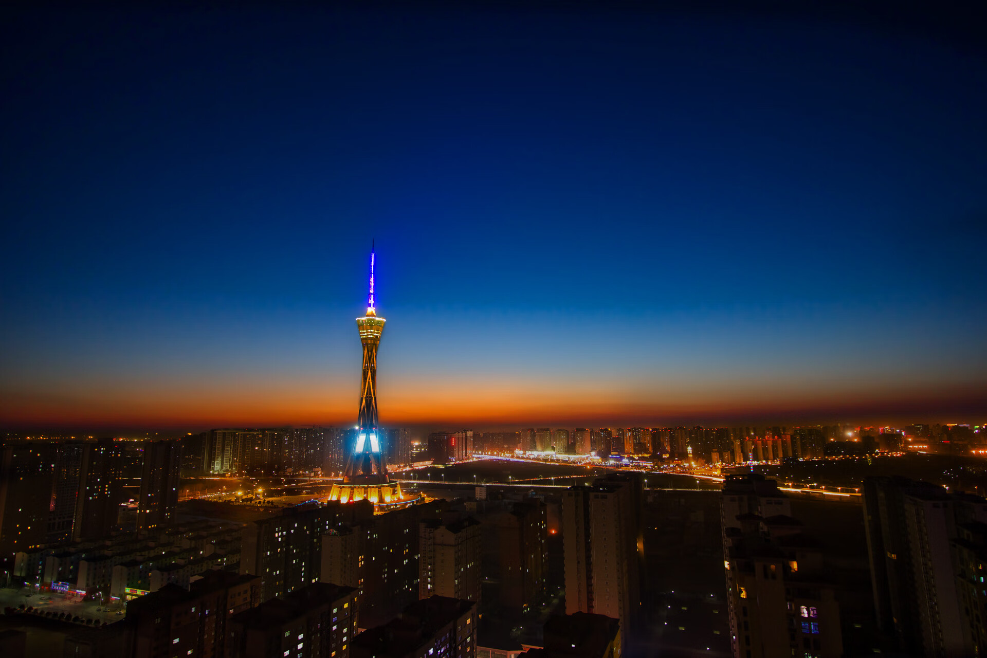 开云首页登录-诺里奇城锋线有力，黄蜂军团全力提升排名，黄蜂队的罗齐尔