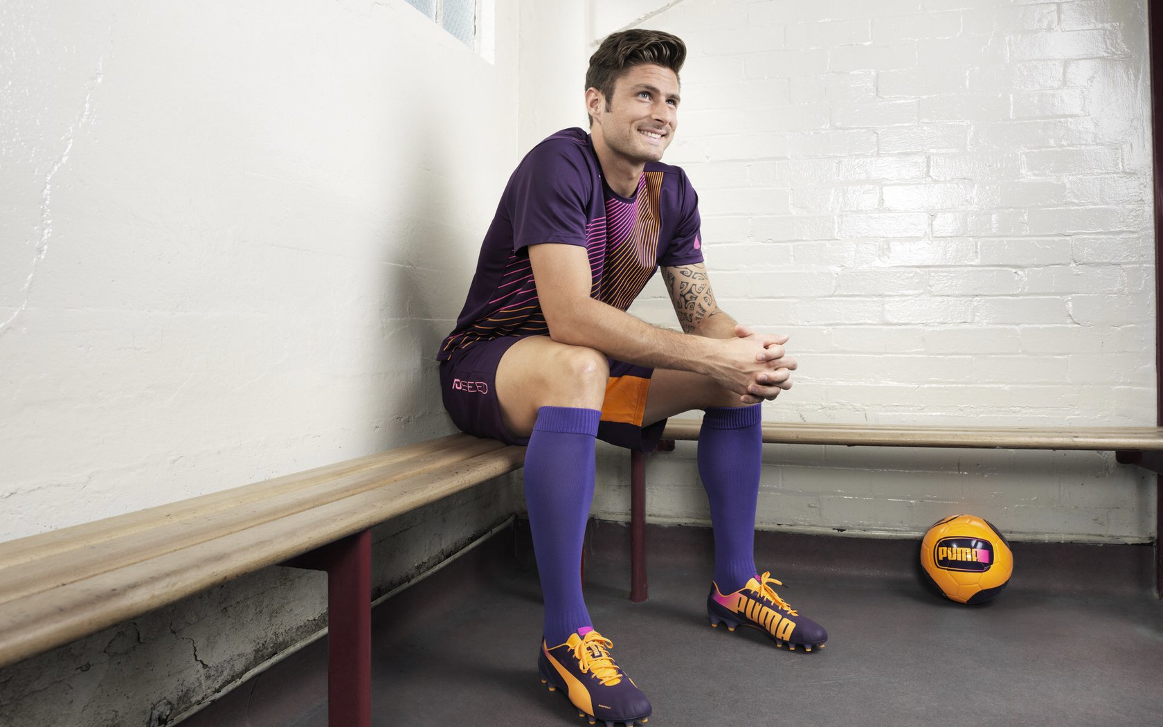 巴萨坚持高位压迫战术收效明显,巴萨经典战术